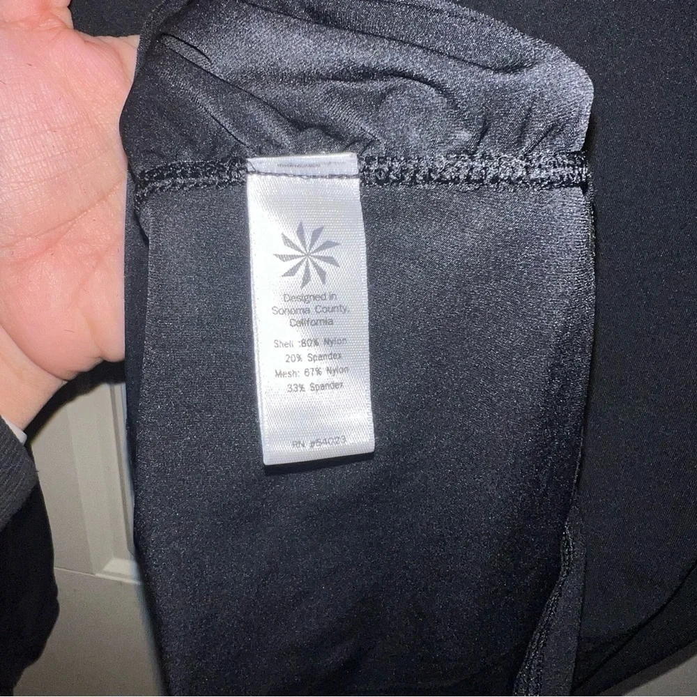 Athleta Black Athleisure Long Sleeve Workout Shirt With Thumbholes Size XS - Picture 5 of 8